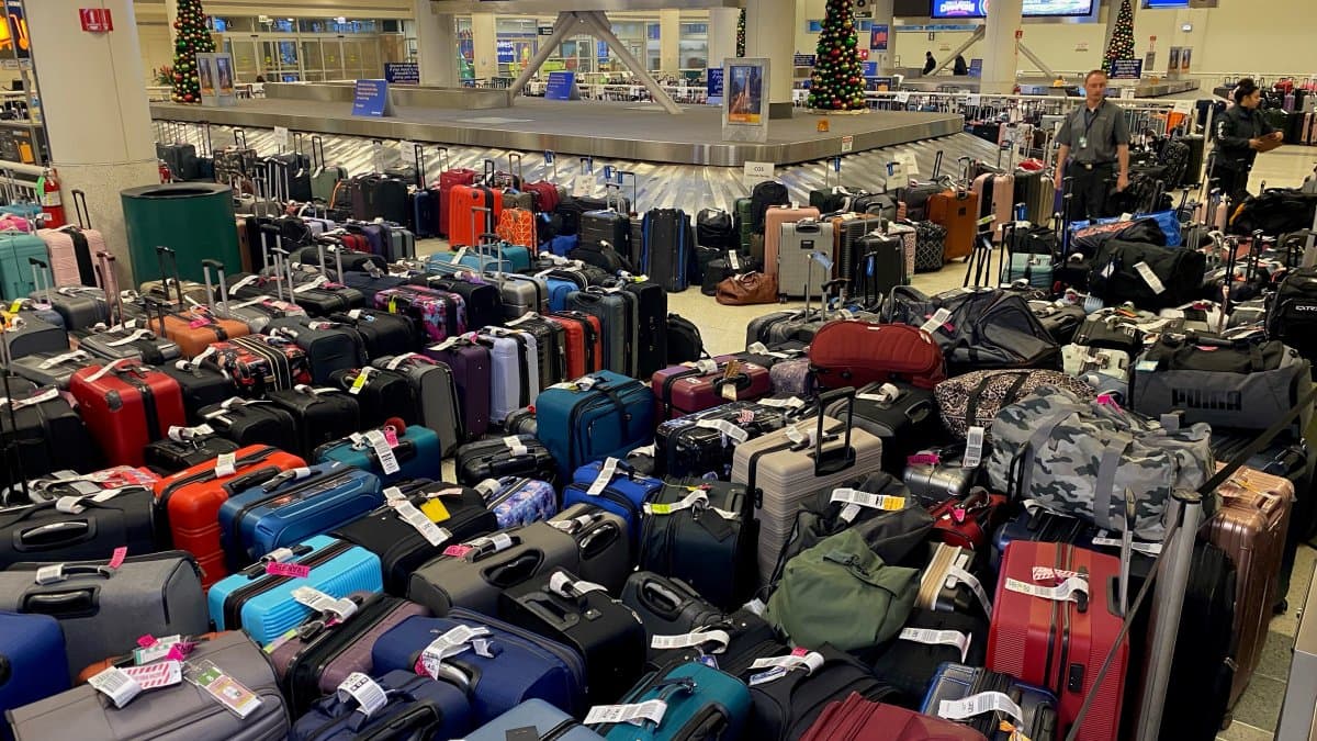 Fact Check: Lost luggage turned into a blessing for commentator Bill Harley.