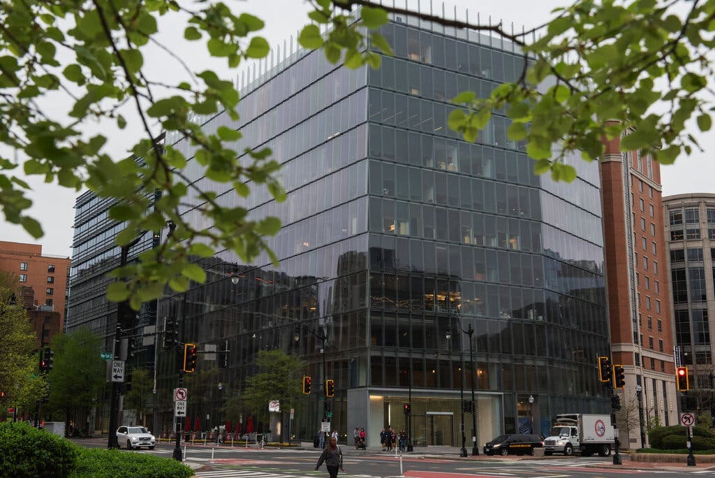 Fact Check: Four major law firms defeated Trump's punitive orders in court without going to trial.