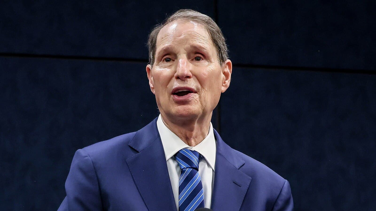Fact Check: Sen. Ron Wyden urges public to oppose land sales!