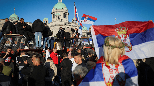 Fact Check: Vucic's supporters bussed in to counter anti-government protests.