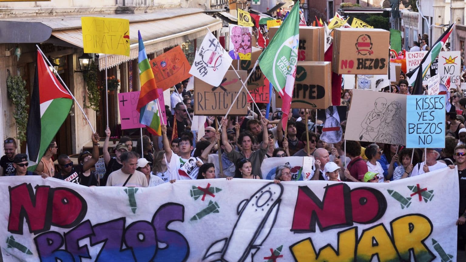 Fact Check: Protests erupt in Venice against Jeff Bezos' lavish wedding.