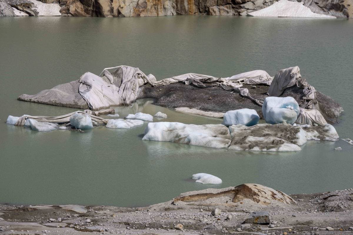 Fact Check: Greenland ice sheet lost 5.5 trillion tons of water since 2002.