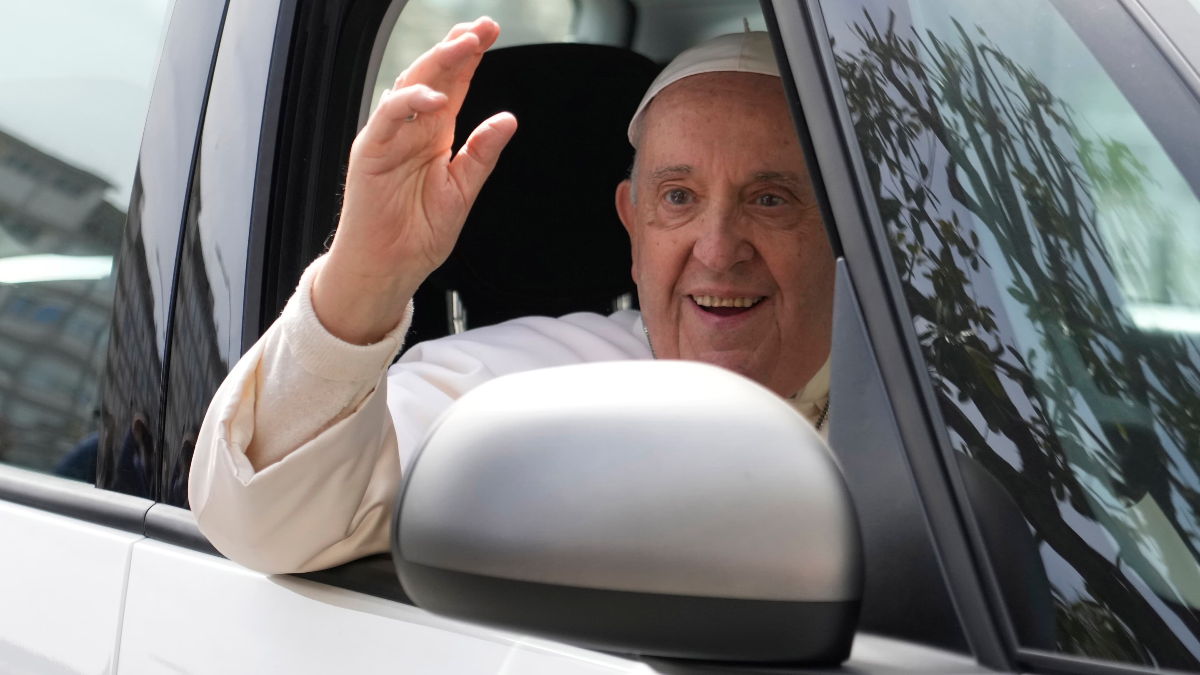 Fact Check: Is the pope still alive?