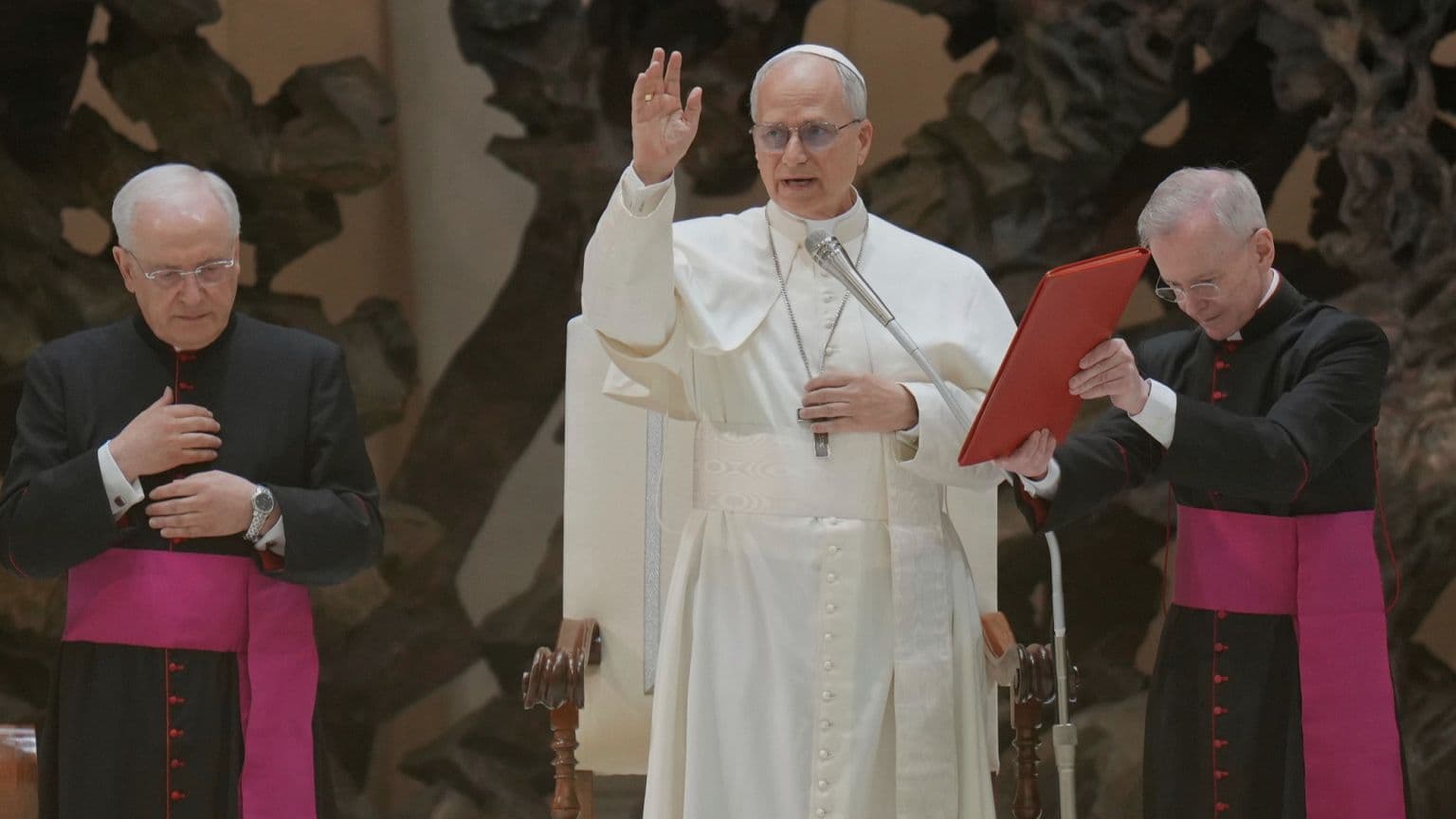 Fact Check: Pope Leo XIV offers to host peace talks between Kyiv and Moscow.