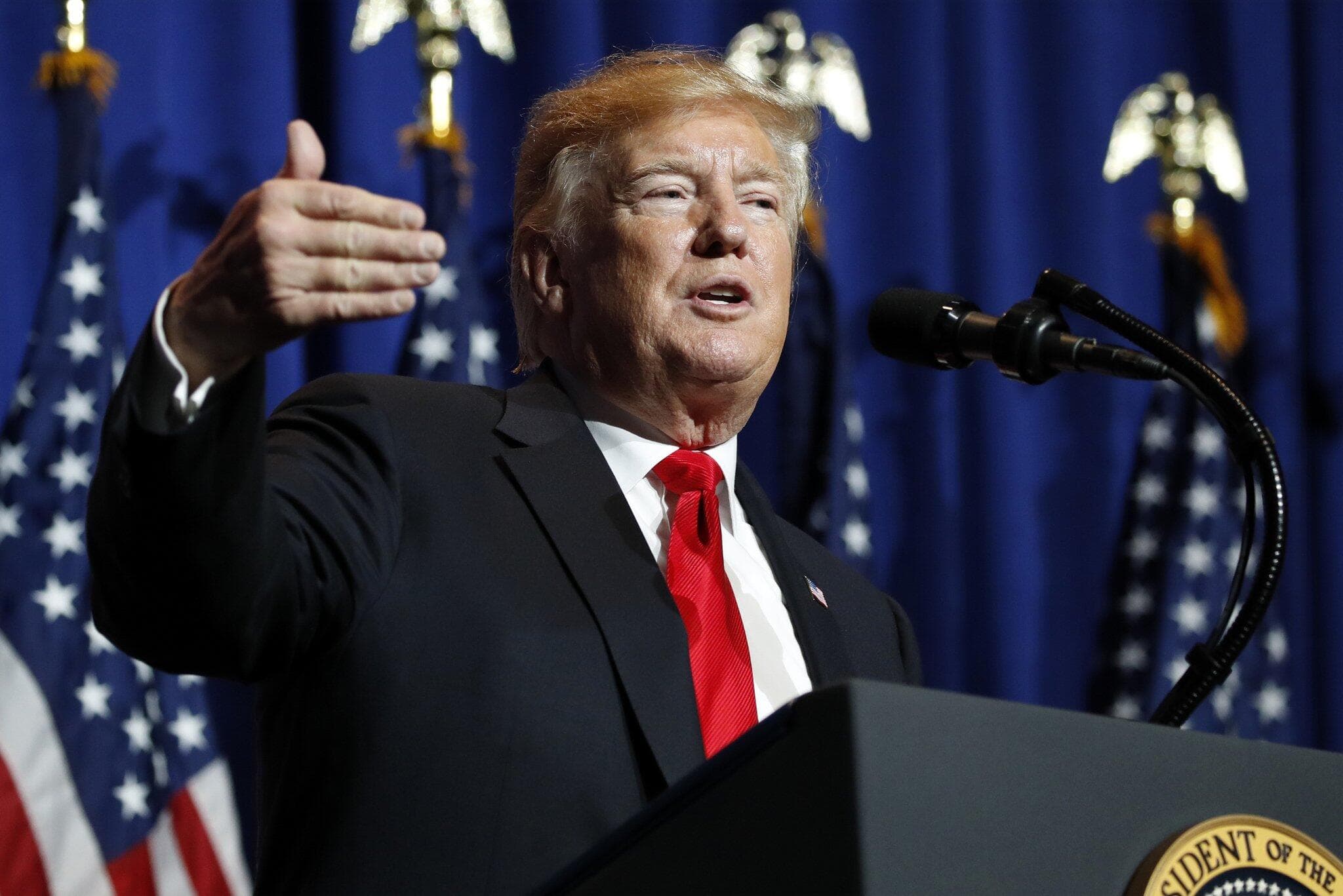 Fact Check: Trump lässt die Börse absichtlich hohen Zöllen abstürzen, um die US Schulden mit niedrigen Zinsen refinanzieren zu können.