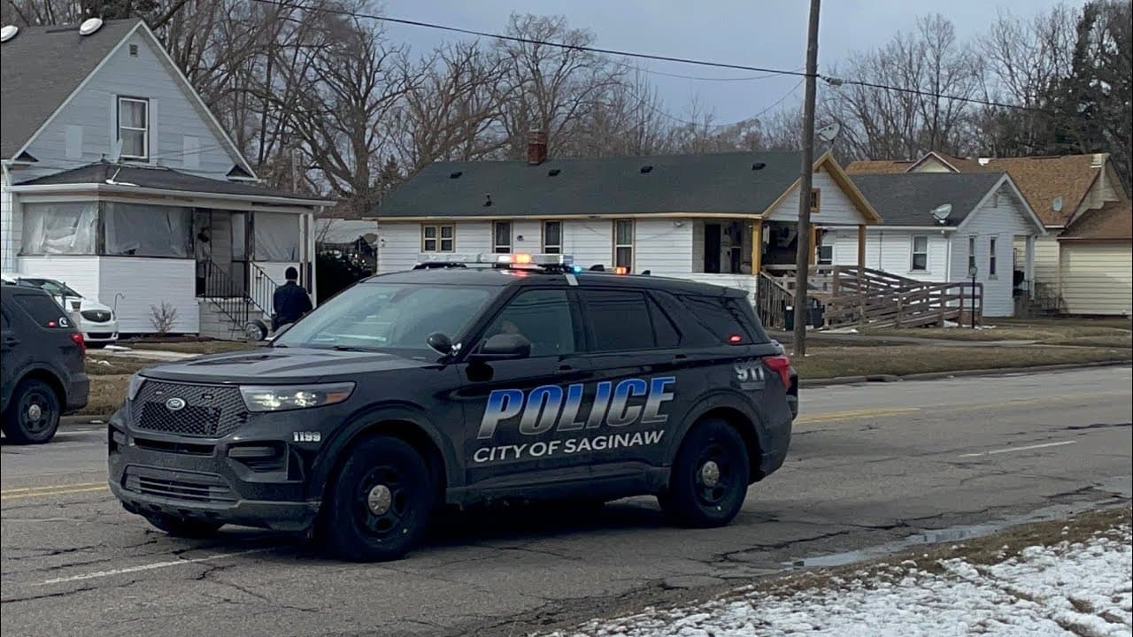 Fact Check: Saginaw Township police shut down half-mile stretch of State Street during standoff.
