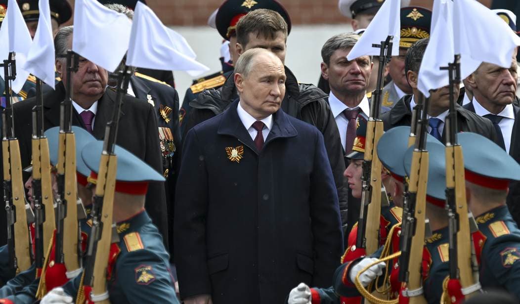 Fact Check: Putin expands state secrets law to cover economic and military information.