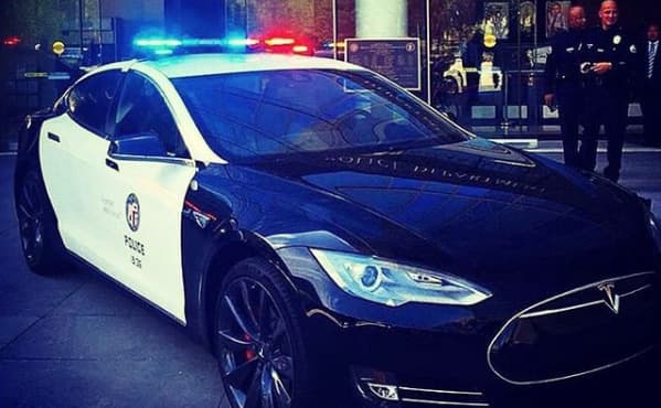 Fact Check: Elon musk donated cars to a police force