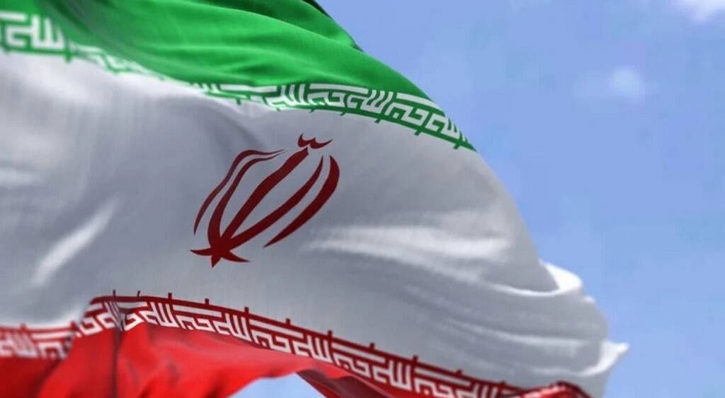 Fact Check: Trump threatens to pressure reporters to reveal their sources on Iran intel.
