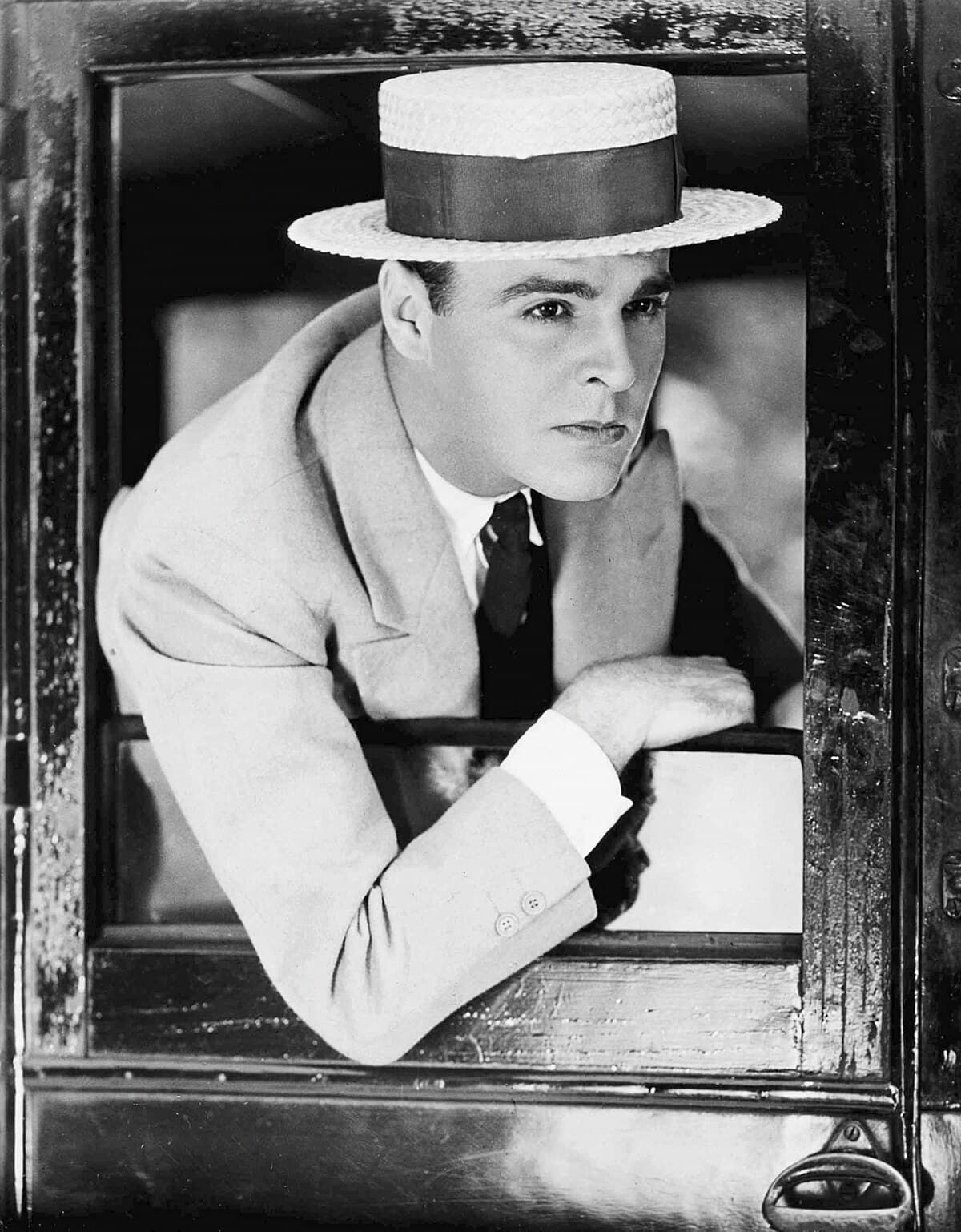 Fact Check: Is Nick Carraway gay?