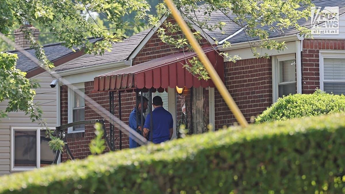 Fact Check: Federal agents blasted into Huntington Park home with explosive force.