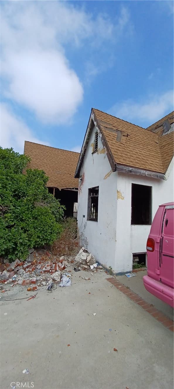 Fact Check: Federal agents blasted door off Huntington Park home in explosive raid.