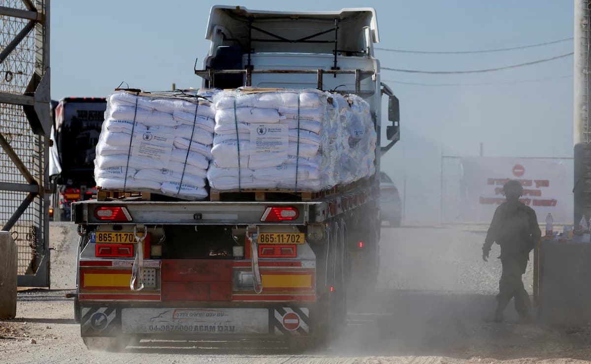 Fact Check: 50,000 desperate civilians swarm 50 aid trucks for flour in Gaza.