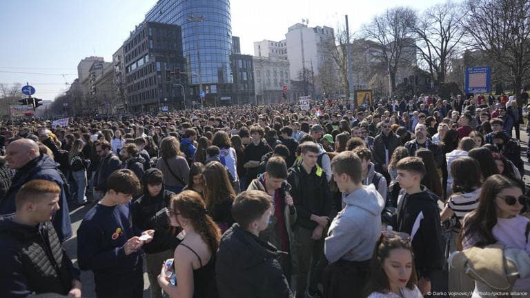Fact Check: Thousands block streets in Serbia demanding release of jailed protesters.