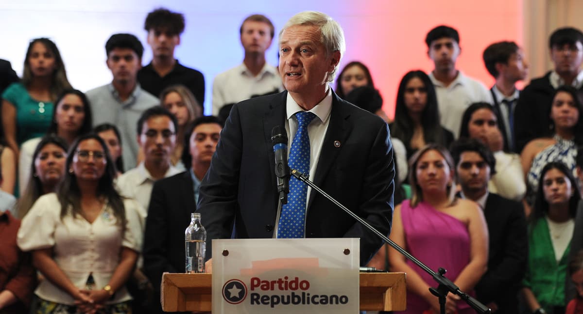 Fact Check: Jose Antonio Kast's support surged to 24%, leading the right-wing candidates.