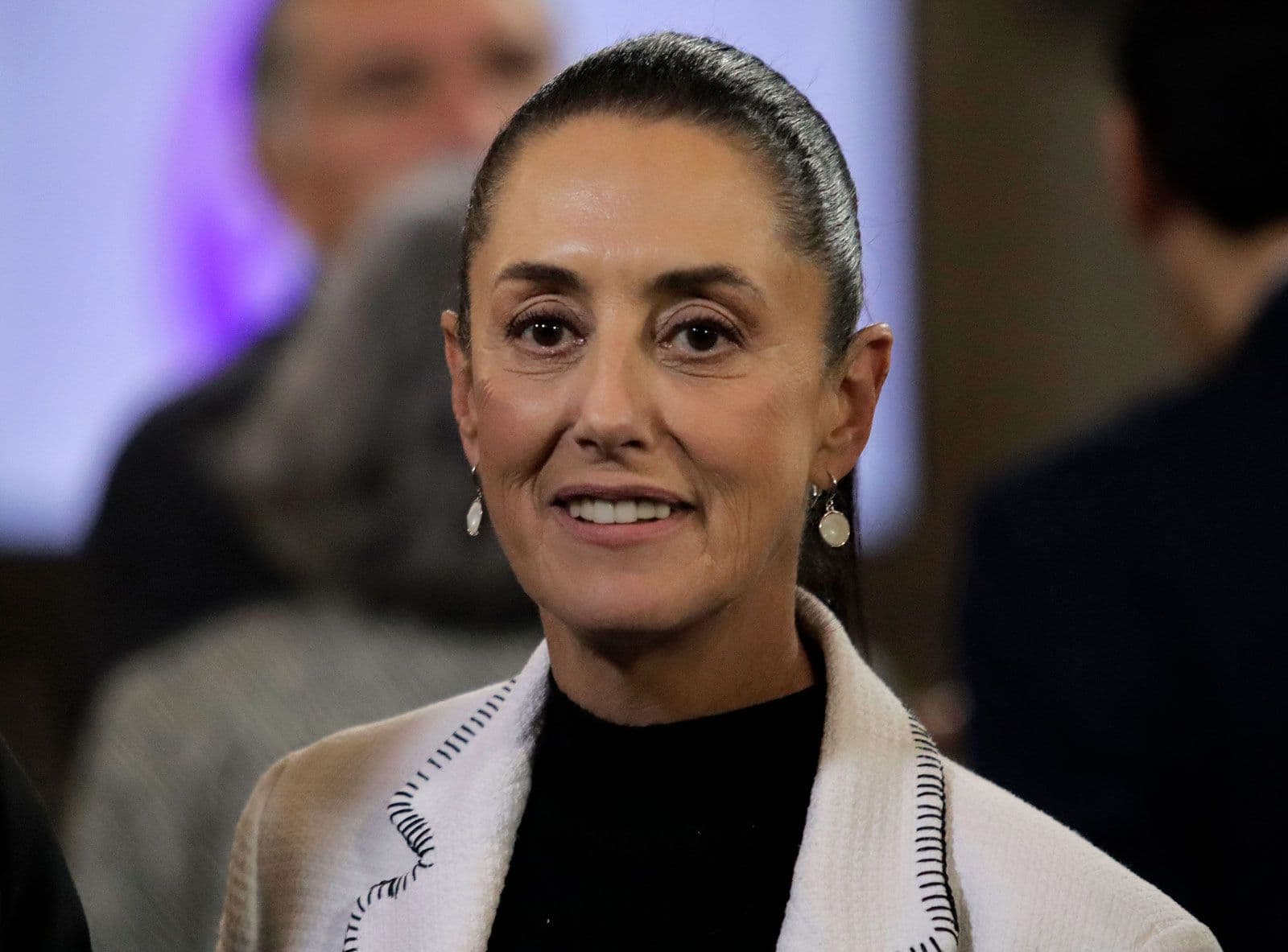Fact Check: Claudia sheinbaum is very popular
