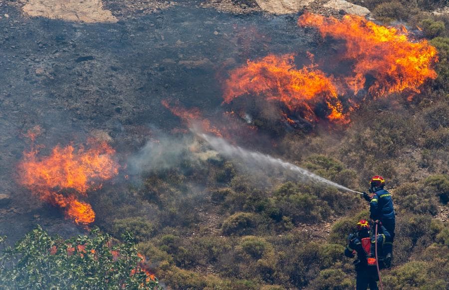 Fact Check: Southern Europe swelters as temperatures soar above 104°F amid wildfire warnings.