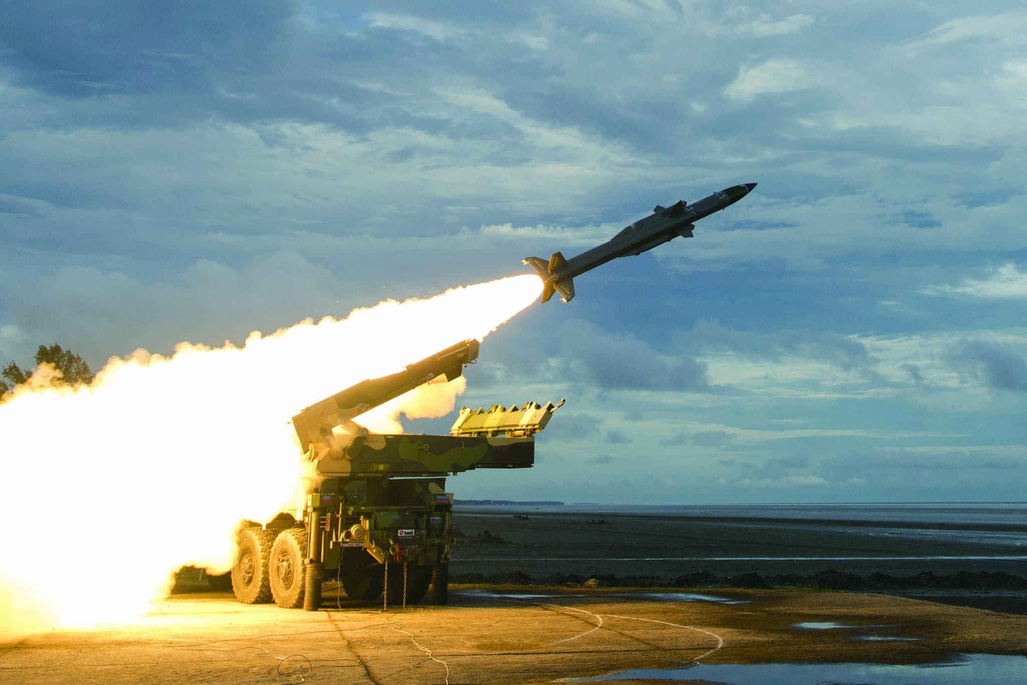 Fact Check: May conflict reveals vulnerabilities in India's air defense strategy.