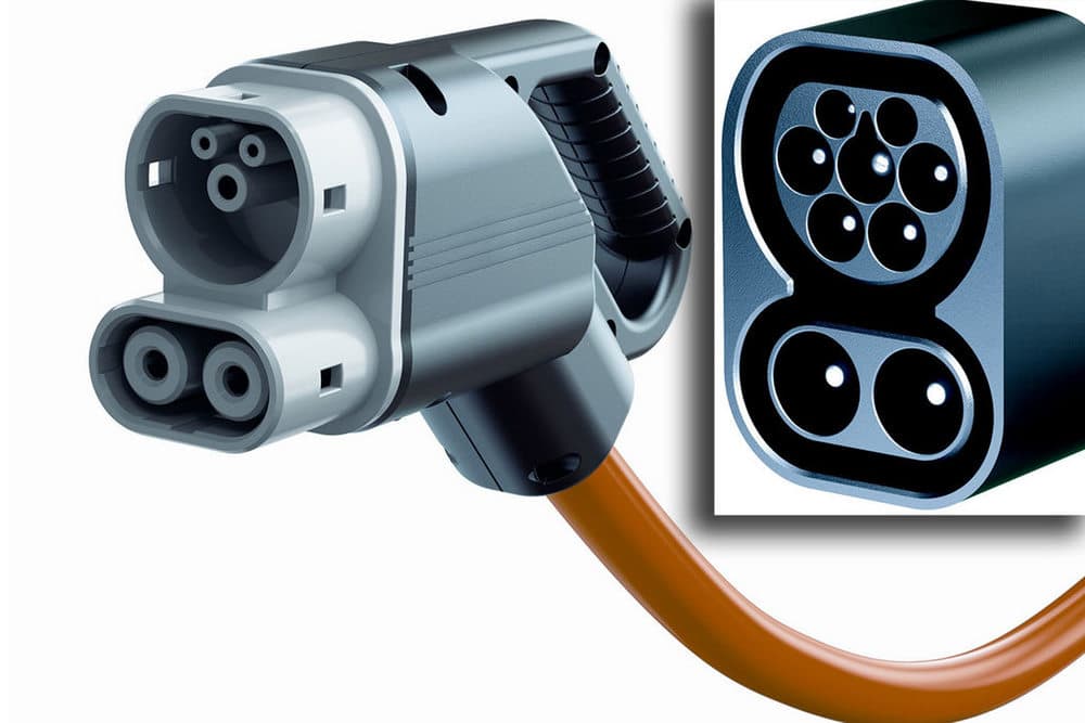 Fact Check: The CCS plug uses its CAN high and CAN low pins for communication between vehicle and charging station.