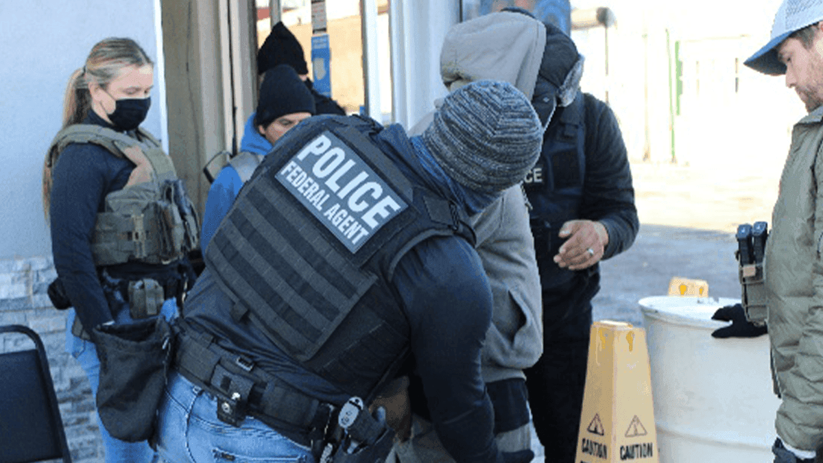Fact Check: Federal agents sometimes operate in plainclothes during immigration enforcement actions.