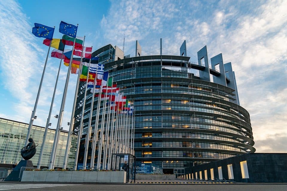 Fact Check: Nine out of ten EU citizens are dissatisfied with current transport connections.