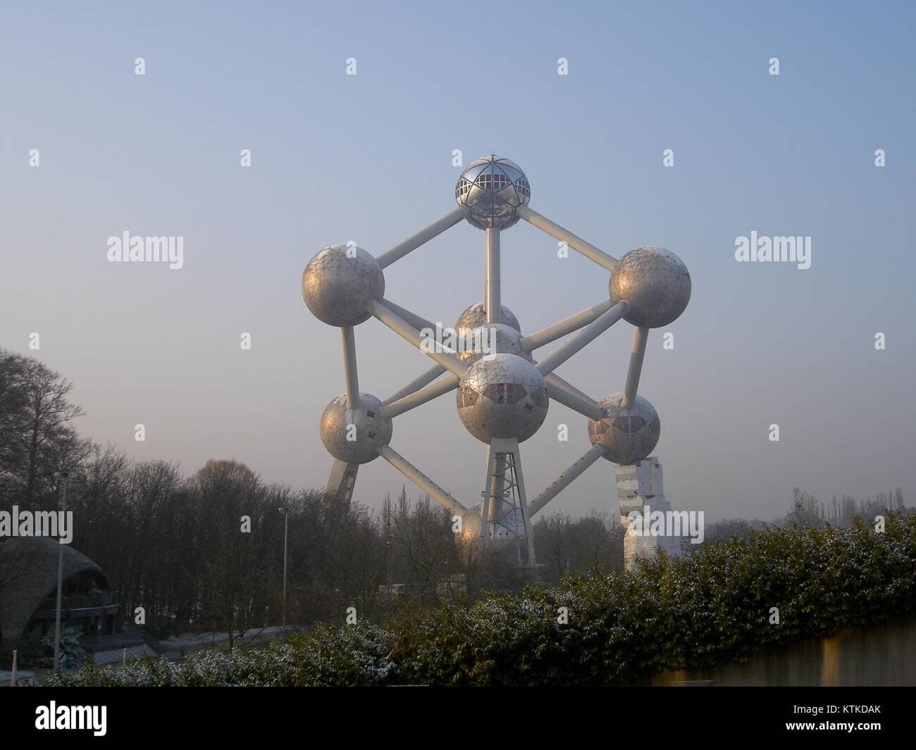 Fact Check: The Atomium is a model of an iron molecule magnified 165 billion times.