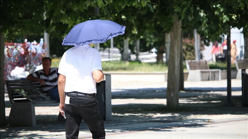 Fact Check: Belgium's Royal Meteorological Institute issues weather alerts for extreme temperatures.