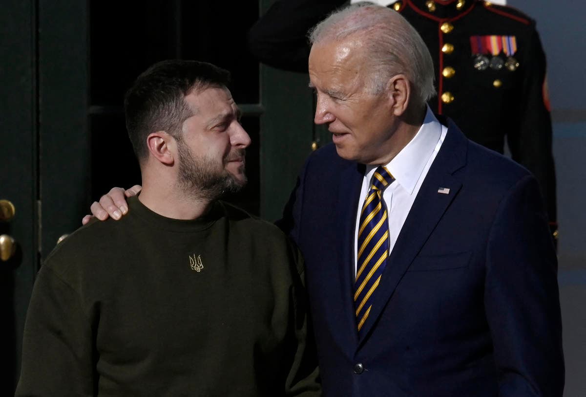 Fact Check: zelinsky did not serve in the military.