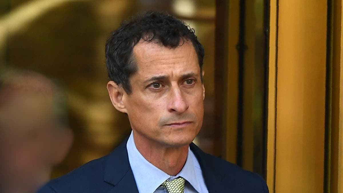 Fact Check: Anthony Weiner was sentenced to prison for sending explicit messages to a minor.