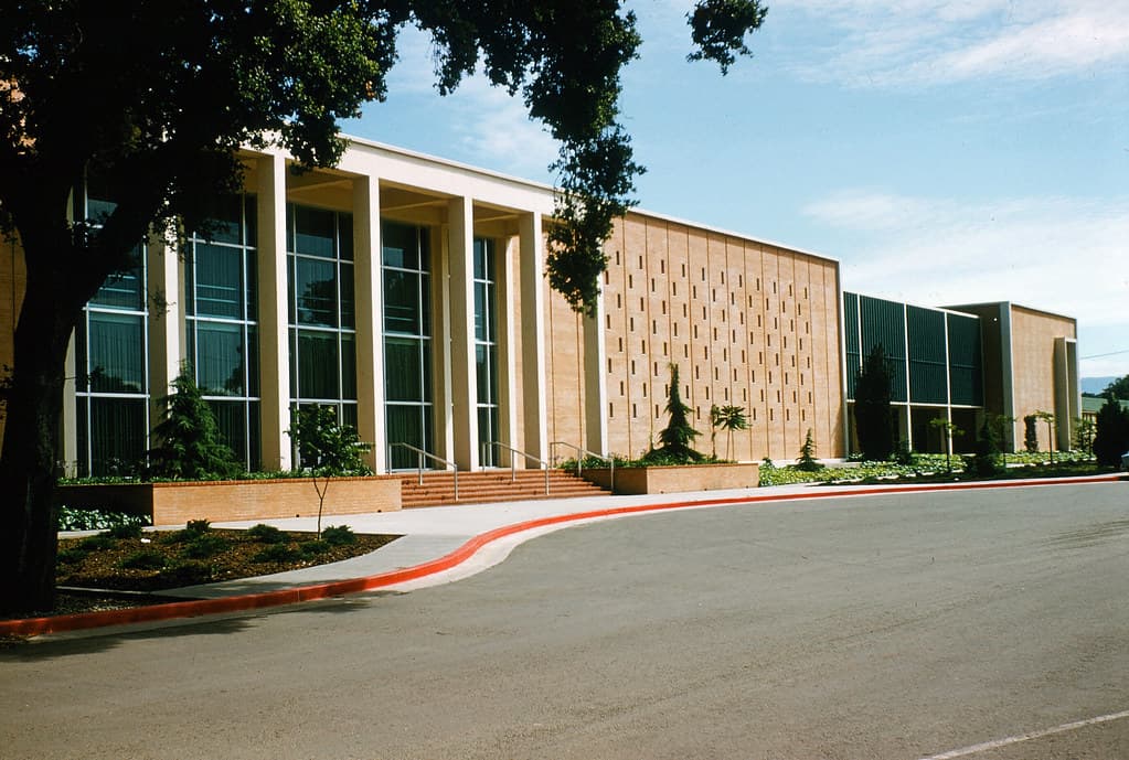 Fact Check: Stanford University is a prominent research institution in the United States.