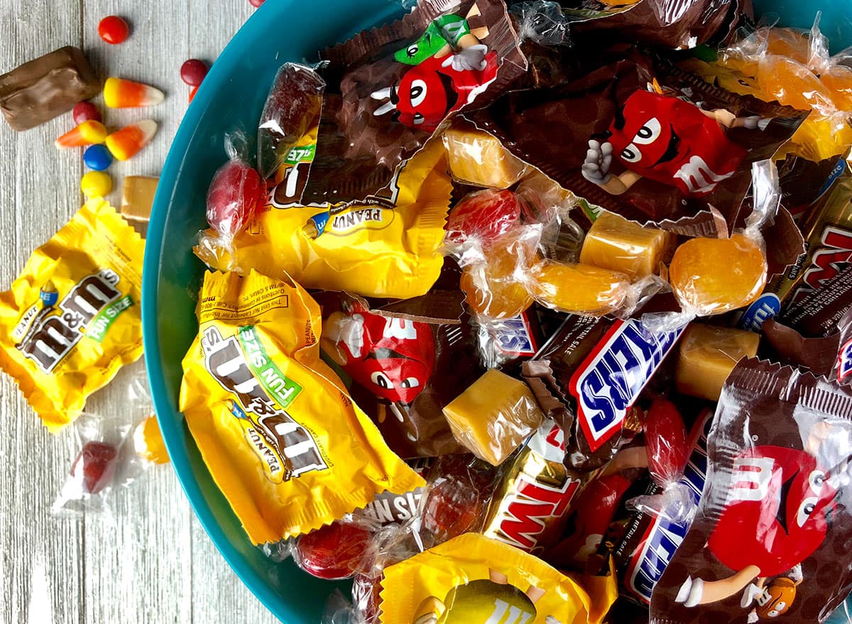 Fact Check: THE UK WILL ARREST YOU FUR BUYING TOO MUCH CANDY

