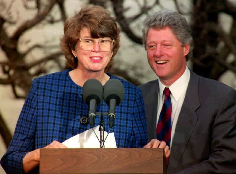 Fact Check: REMEMBER WHEN BILL CLINTON AND JANET RENO SENT MEN WITH AUTOMATIC WEAPONS TO KICK A CHILD REFUGEE OUT OF AMERICA AND DEMOCRATS CHEERED?