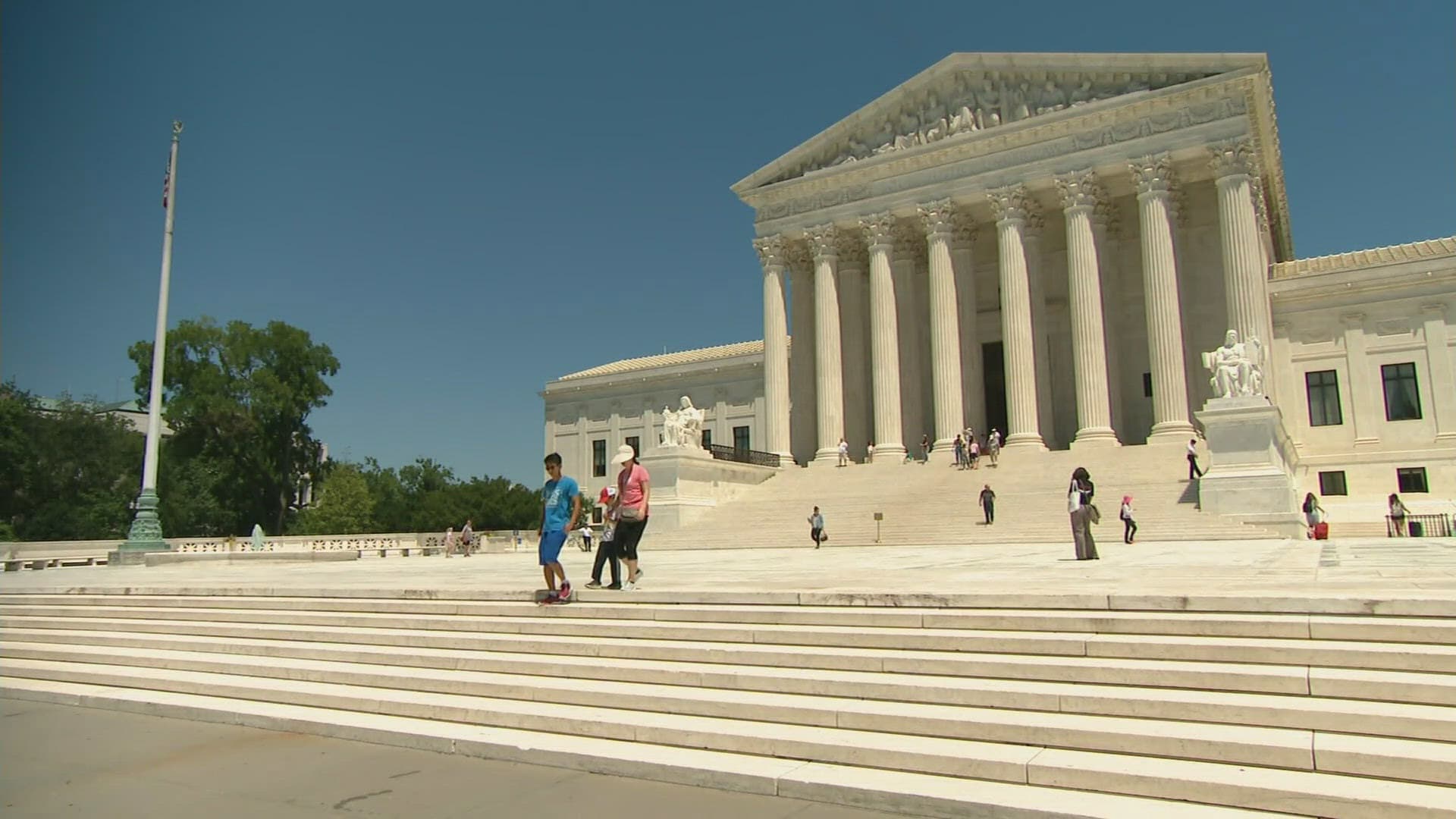Fact Check: The Supreme Court can rule on the legality of deportations.
