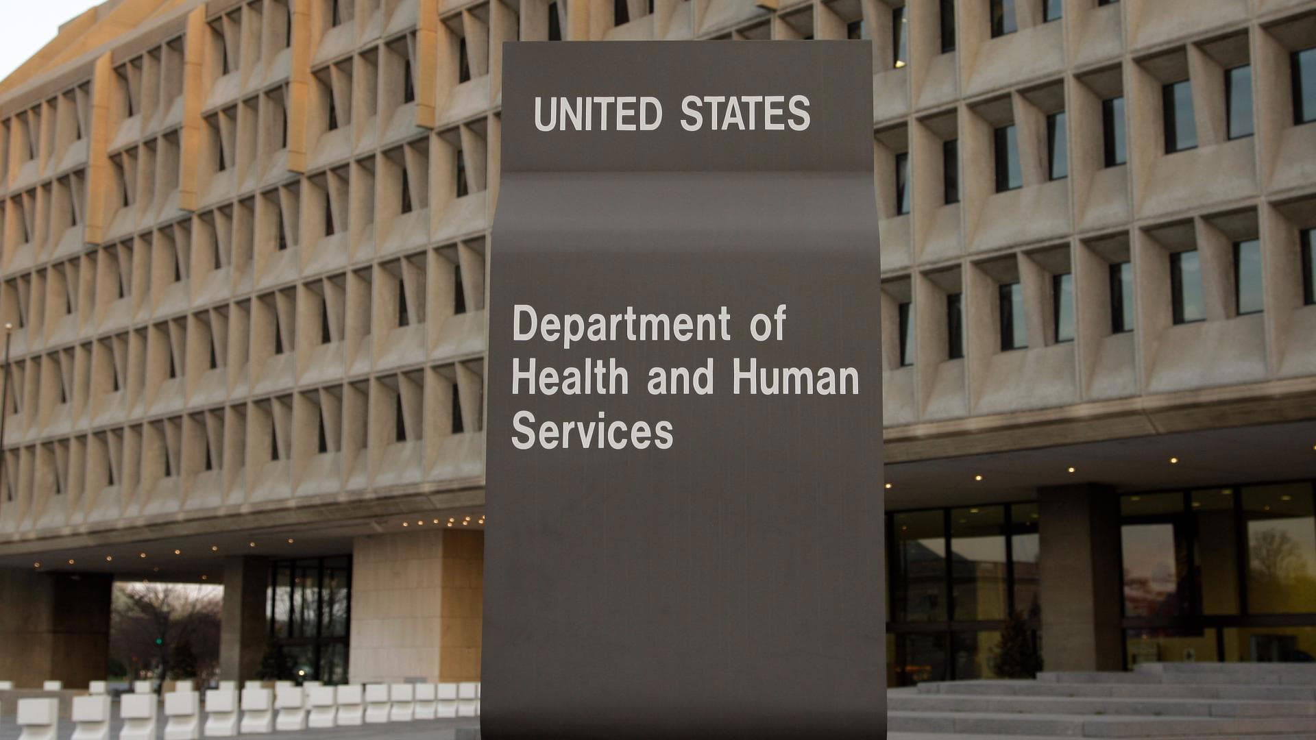 Fact Check: The FDA employs approximately 10,000 workers.