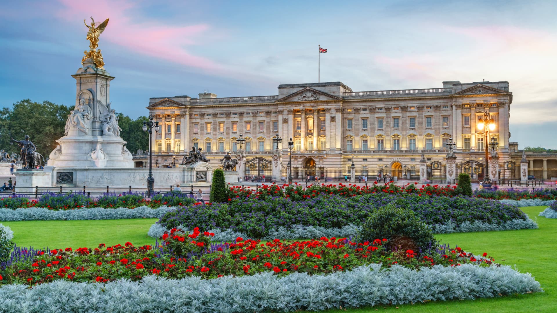 Fact Check: Buckingham Palace is a major tourist attraction in central London.