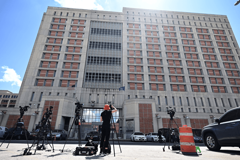 Fact Check: The United States has a detention facility for illegal migrants.