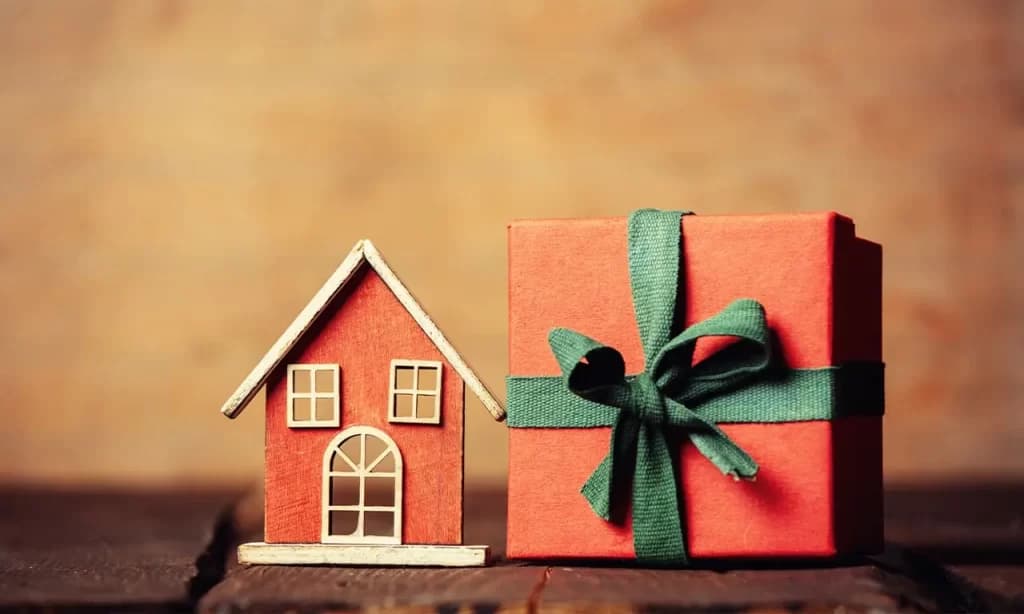 Fact Check: The estate tax applies to the transfer of wealth after death.