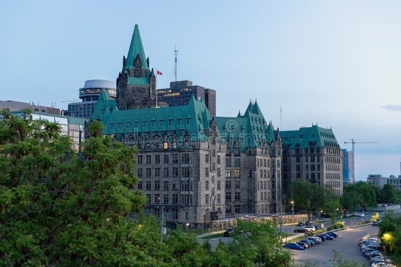 Fact Check: The Building Canada Act allows the federal cabinet to approve projects upfront.