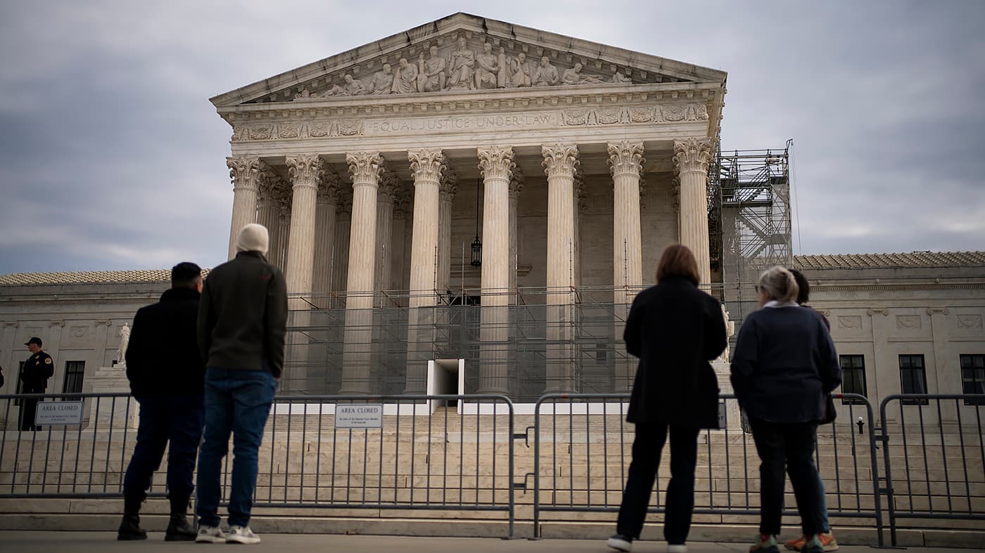 Fact Check: District court judges can defy Supreme Court orders without consequences.