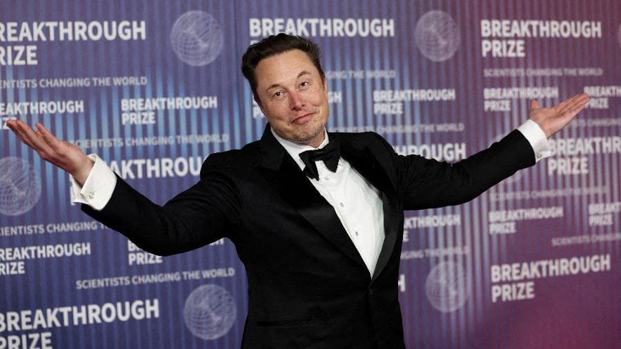 Fact Check: Elon musk deals directly with stranger's he wants to help out or teach 