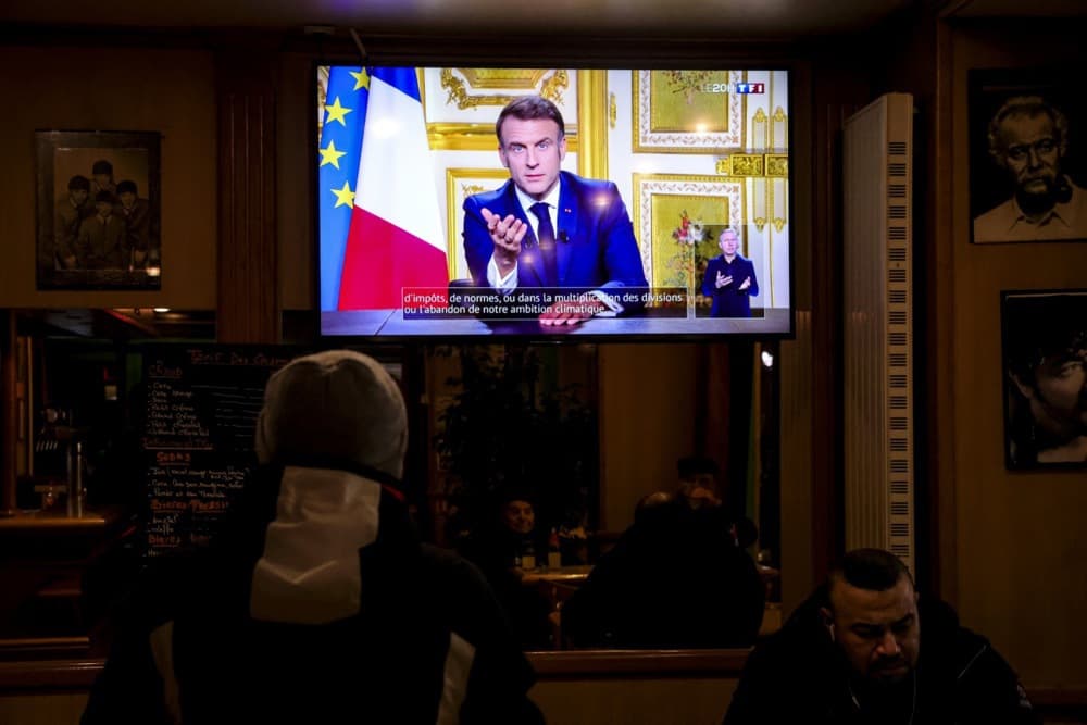 Fact Check: Both the far left and far right are on the rise in France in popularity.