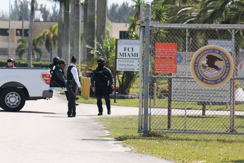 Fact Check: Federal agents marked detainees' hands to distinguish their immigration status.