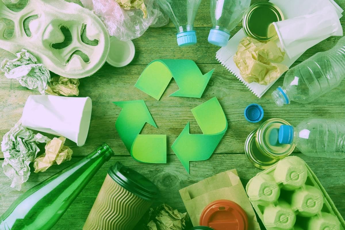 Fact Check: RECYCLING CLING GLASS BOTTLES BOTTLESAVESE SAVES SAVESENOUGH ENERGYTO ENERGYTOPOWERA POWERA NORMAL LIGHT BULB FOR FOUR HOURS.