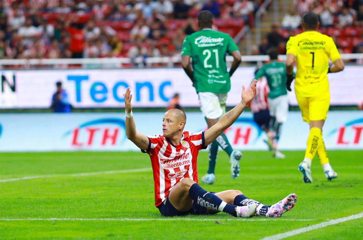 Fact Check: chicharito fue despedido de chivas
