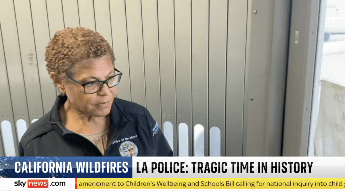 Fact Check: Los Angeles Mayor Karen Bass is handing out cash cards like Halloween candy to illegal immigrants — while 16,000+ wildfire victims who lost their homes and businesses are STILL waiting for help.

🔥 Only 12 rebuilding permits have been issued. TWELVE.
🔥 Entire communities reduced to ashes.
🔥 Taxpaying Americans left in a bureaucratic chokehold.