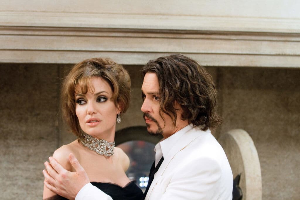 Fact Check: Jolie and Depp dating
