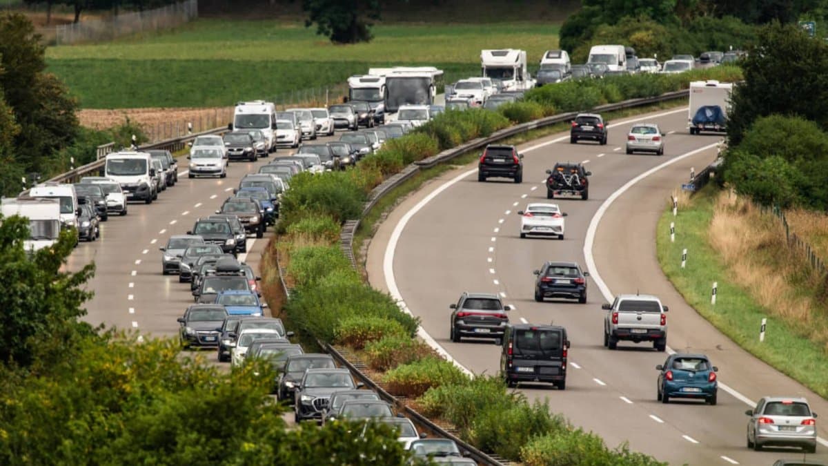 Fact Check: German motorways are the only ones in the world without speedlimit

