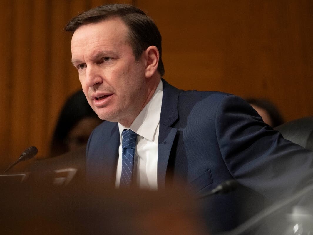 Fact Check: Chris Murphy @Chris MurphyCT Cannot determine - wrong language 4 Cannot determine - not accessible 5 Update: I offered the amendment. Not to refuse acceptance of the Qatari jet; just to prohibit Trump from taking it with him when he leaves office - after the taxpayers spend $1 billion to retrofit it.