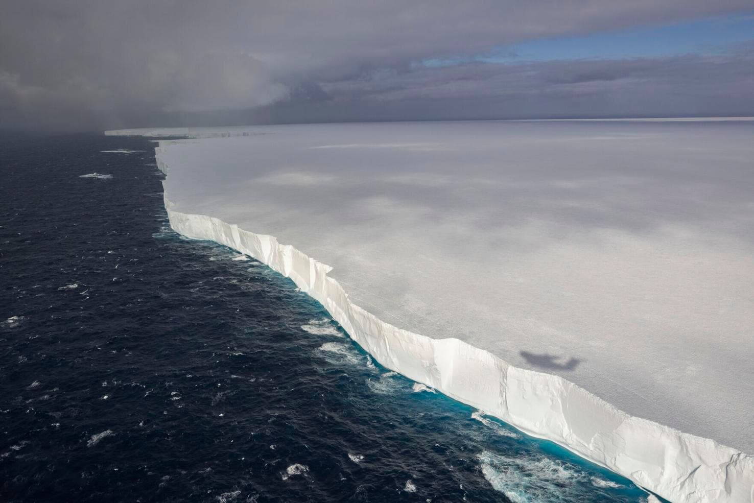 Fact Check: There is a gigantic ice wall surrounding the earth
