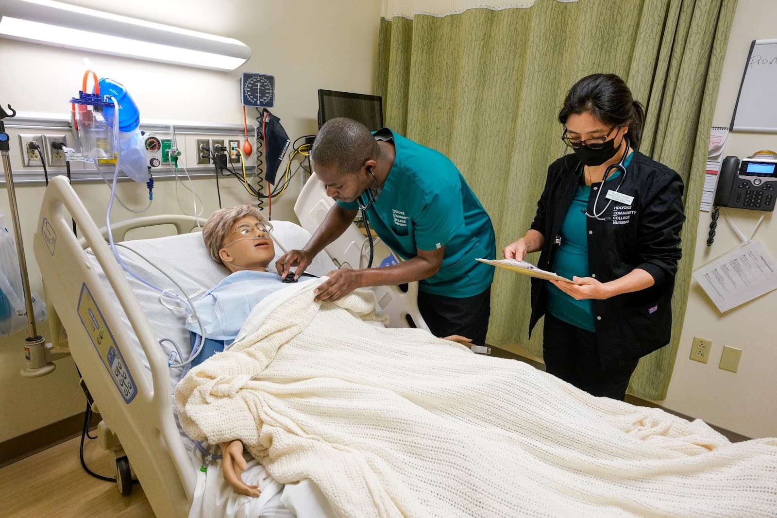 Fact Check: Are cnas nurses?